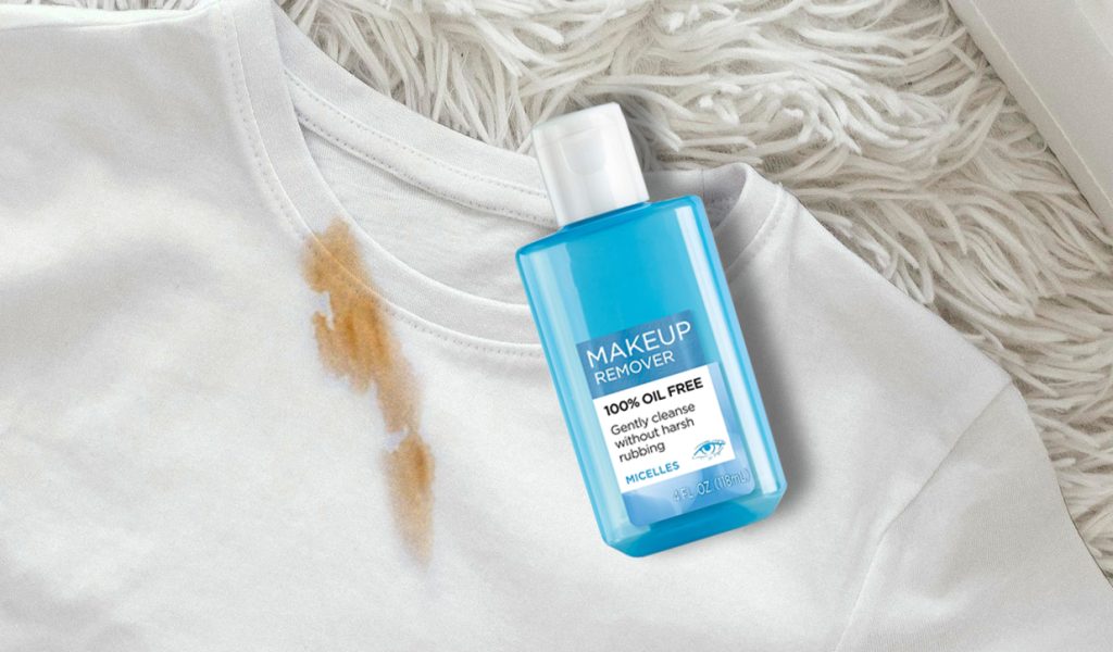 Remove makeup stains from clothes using makeup remover