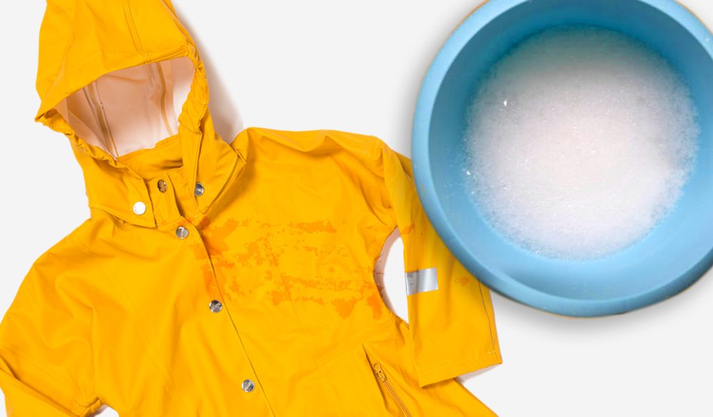 How to clean raincoats without using machine