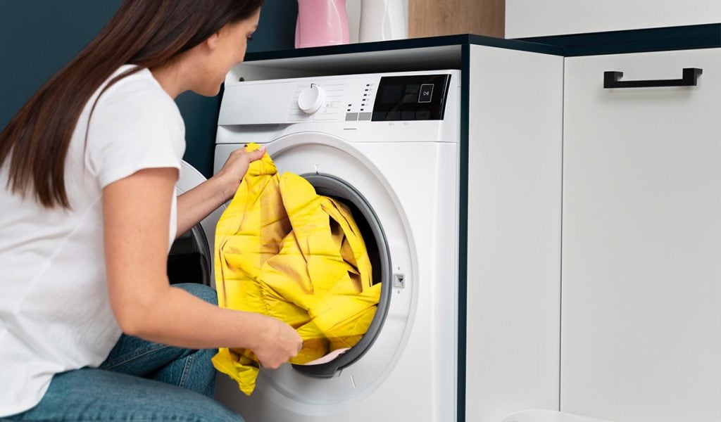 How to clean raincoats in a machine