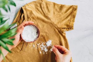 How to remove oil stains from clothes