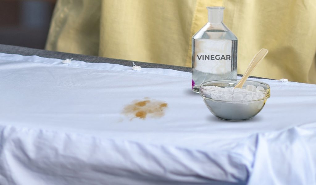 How to remove oil stains using baking soda and vinegar