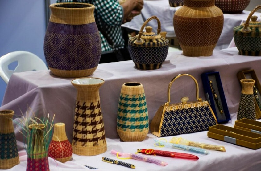 Handicrafts can give you a profitable small business in India