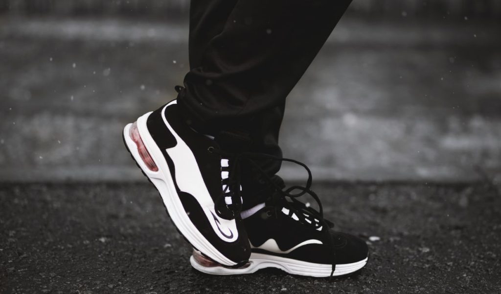 How to Clean Sports Shoes Properly